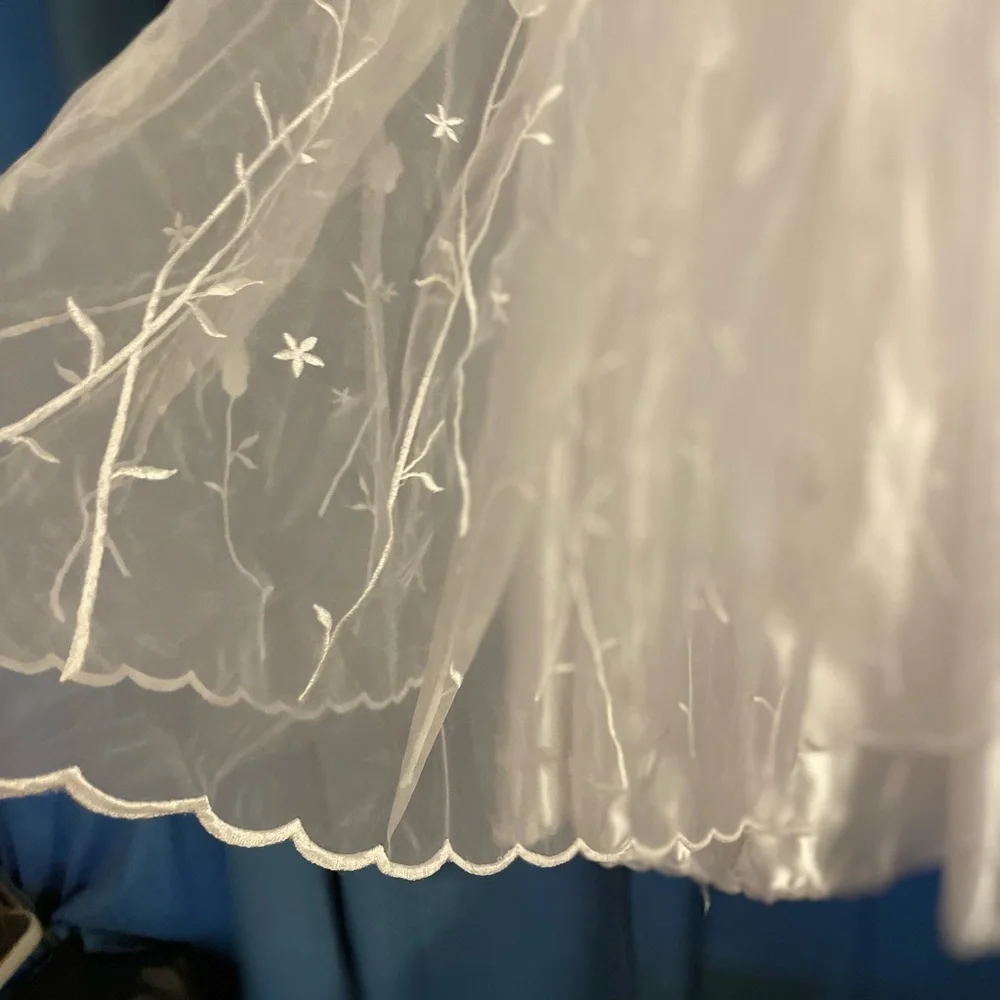 Dress - Picture 8 of 8